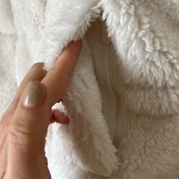 alo white Sherpa jacket - Picture 7 of 13